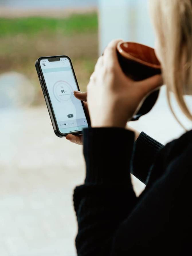 Contrôle de chauffage intelligent avec application mobile sur smartphone.